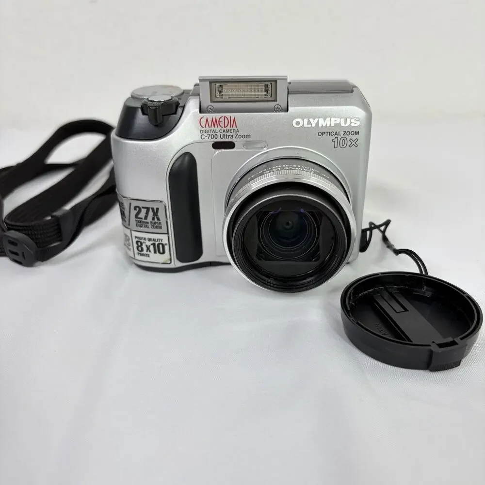 Olympus Camedia Digital Camera C-700 Ultra Zoom 10X optical Zoom photography